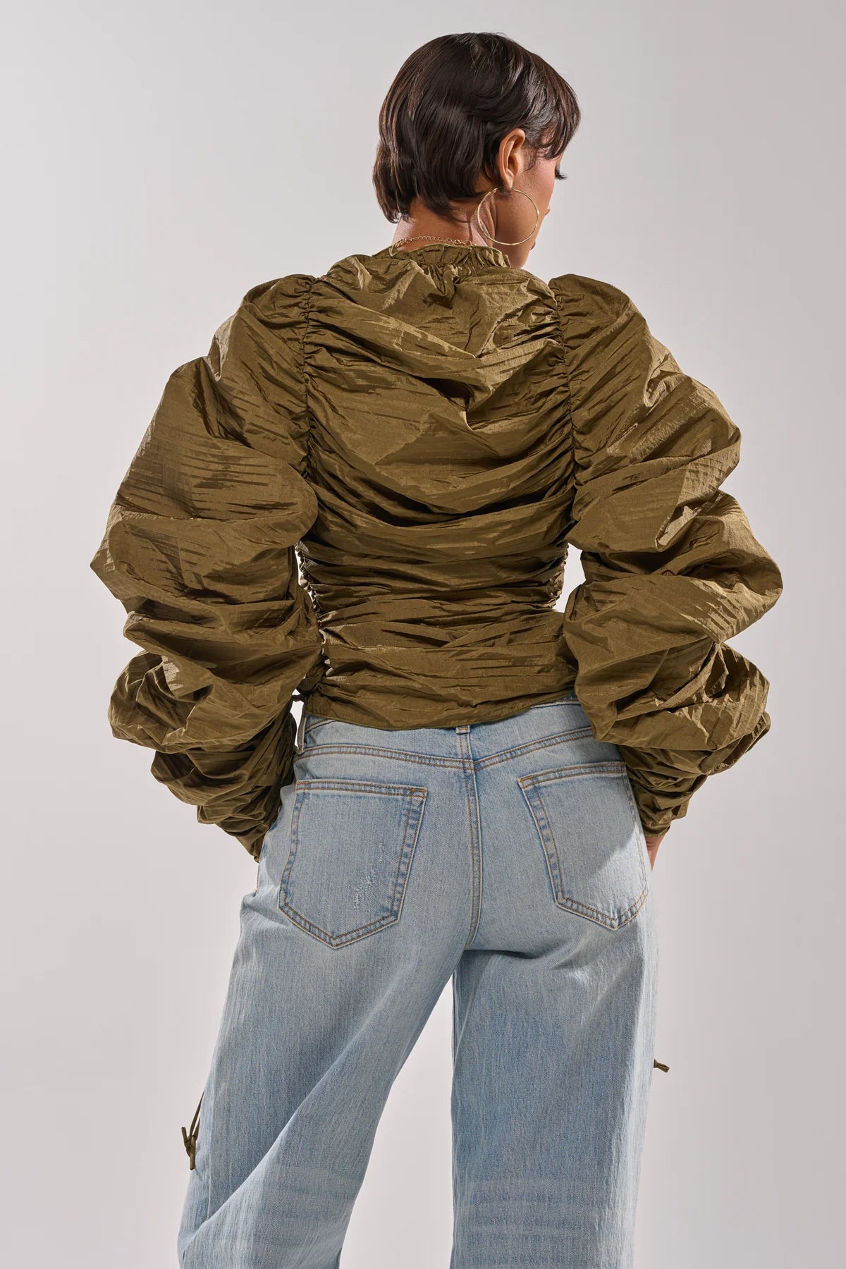 AKIRA Army green scrunch top 1x