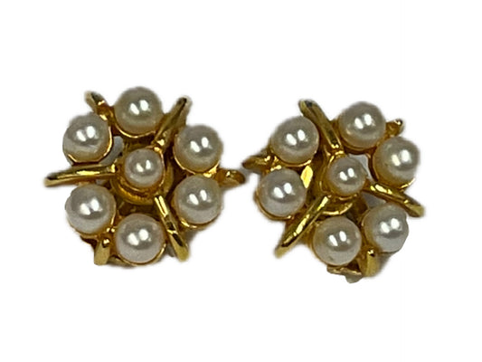 Vintage 7 pearl clip on earring